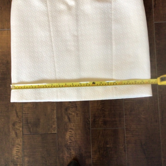 NWOT Lined cream coloured skirt, sz 10, 20”long & wide at bottom, flat waist 16” - Picture 14 of 15